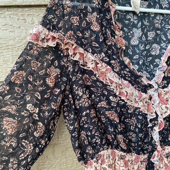 V-neck Ruffled Blouse, size 6, h&m - Picture 3 of 16